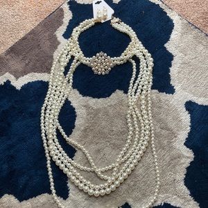 New Beautiful necklace and earrings